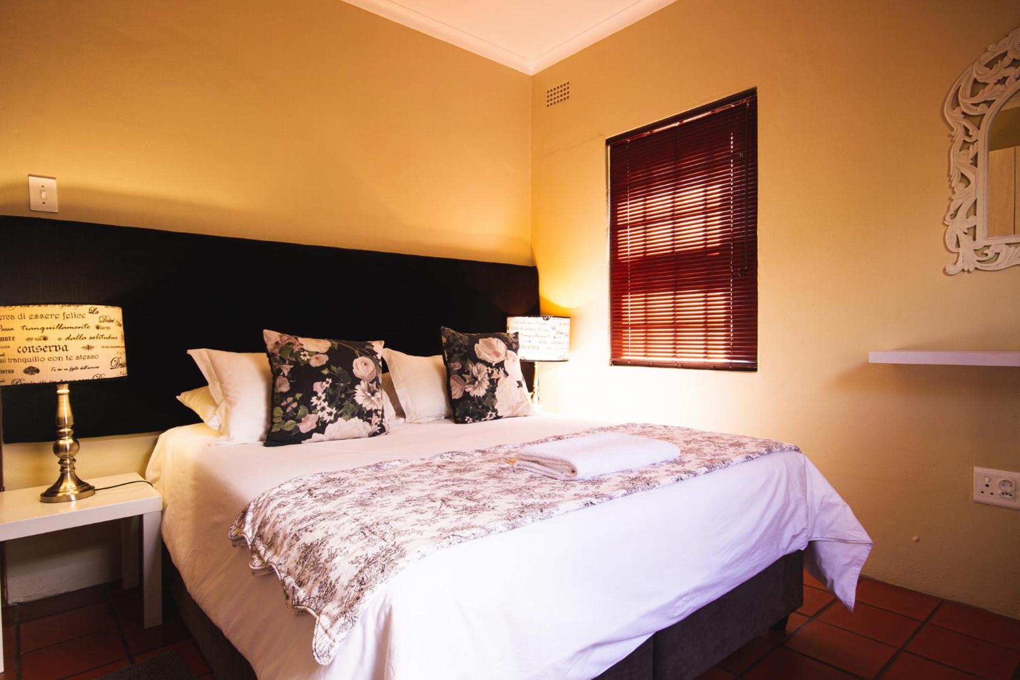 Swellendam Self Catering Villa Ngoại thất bức ảnh